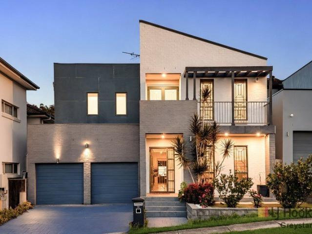 Spacious 5 Bedroom Family Home with Swim Spa