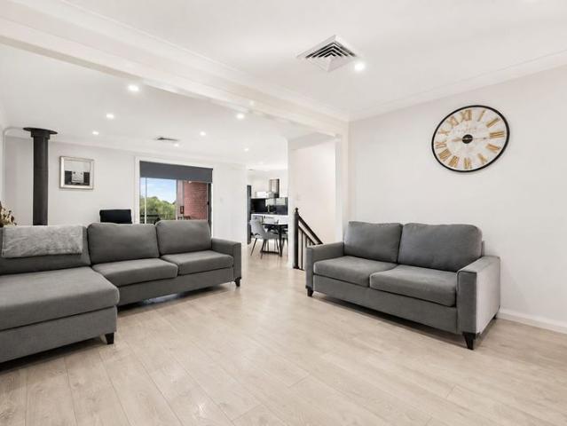 Spacious 5 Bedroom Family Home YAGOONA