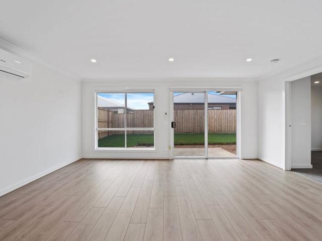 Spacious 5 Bedroom Family Living in the Heart of Mickleham