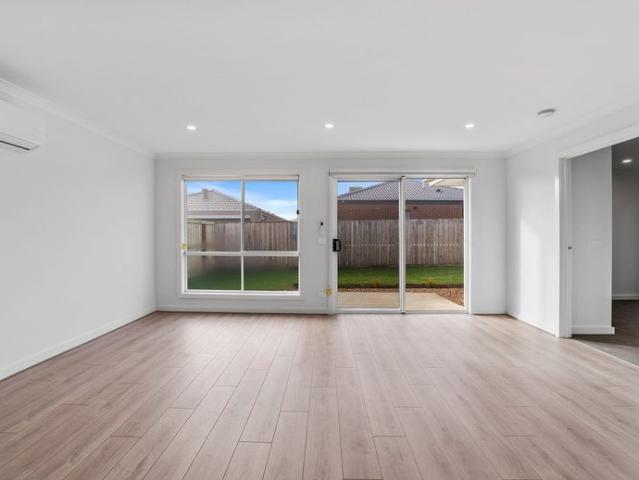 Spacious 5 Bedroom Family Living in the Heart of Mickleham