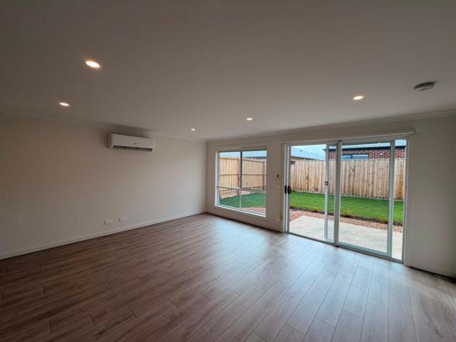 Spacious 5 Bedroom Family Living in the Heart of Mickleham
