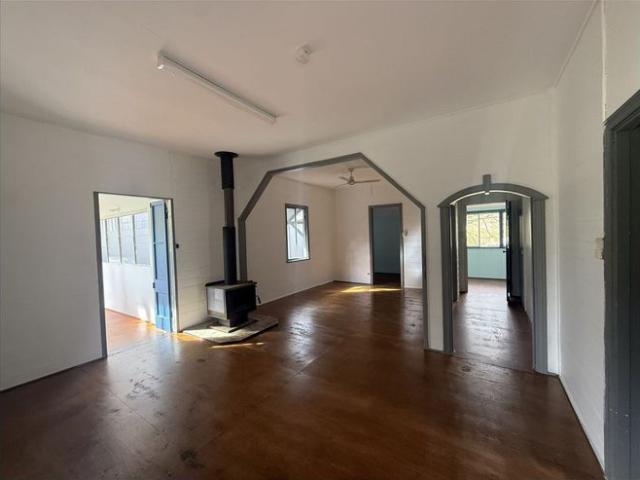 Spacious 5 Bedroom Farmhouse with Country Charm