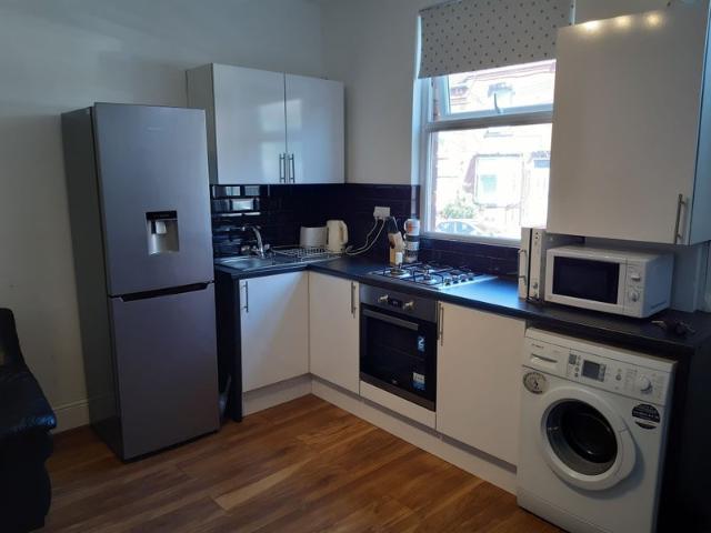 Spacious 5 Bedroom Furnished Home to Rent – Leeds