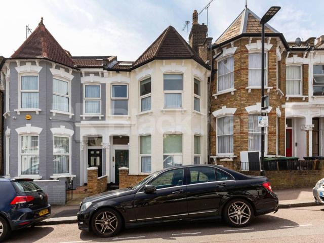 Spacious 5 bedroom house located close to Harringay Station