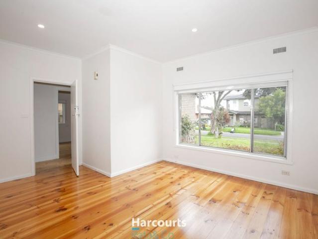 Spacious 5 Bedroom Home with Modern Amenities in Glenroy