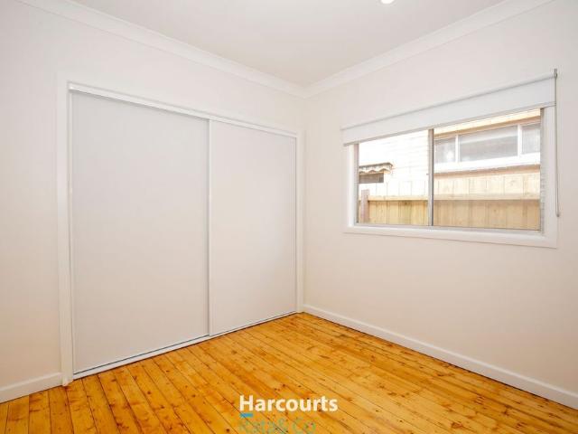 Spacious 5 Bedroom Home with Modern Amenities in Glenroy