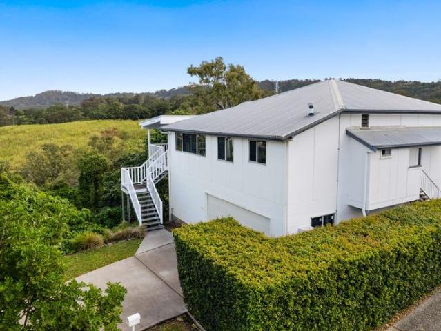Spacious 5 Bedroom Home with Dual Living Potential in Burnside!