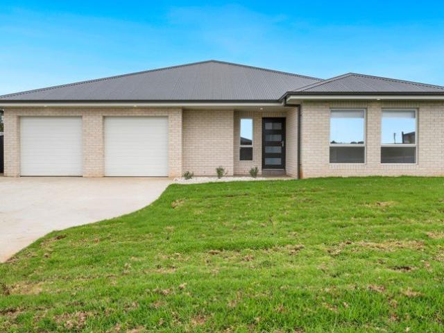 Spacious 5 Bedroom Home with Dual Master Suites in Orange