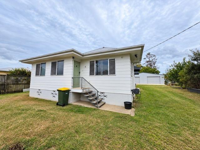 Spacious 5 Bedroom Home with Large 4 Car Shed Bundaberg East