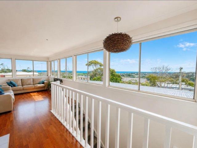 Spacious 5 Bedroom Home with Stunning Jan Juc Beach Views