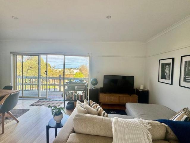 Spacious 5 Bedroom Home with Stunning Jan Juc Beach Views