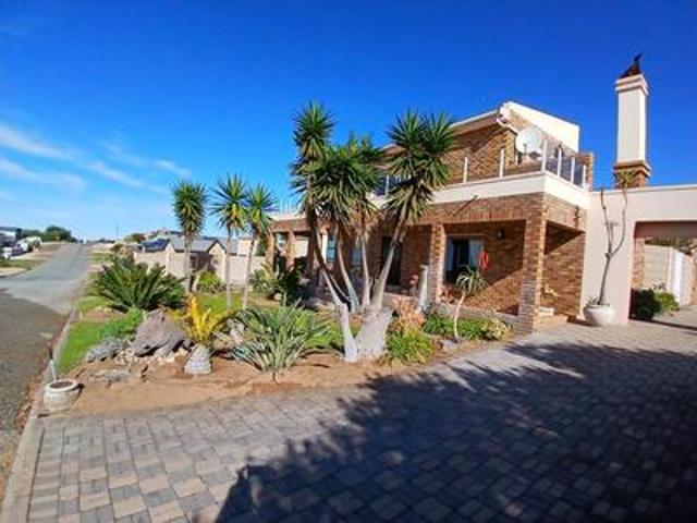 spacious 5 bedroom home with sea views