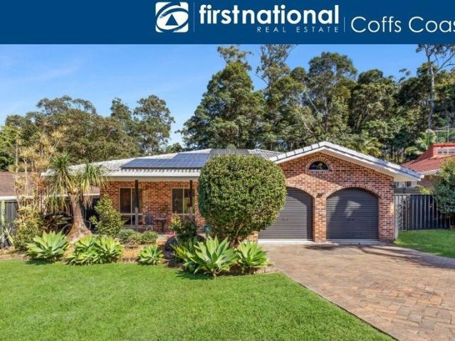 Spacious 5 bedroom home backing onto nature reserve