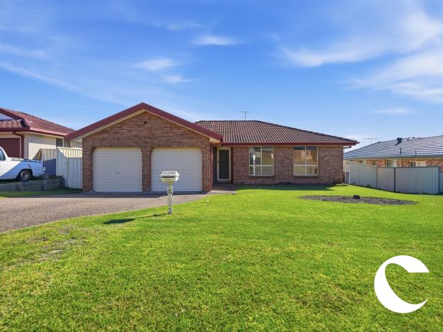 Spacious 5 Bedroom Home in Rutherford!