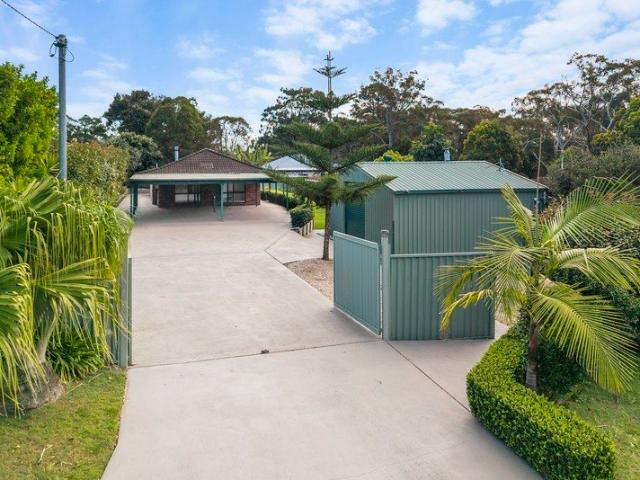 Spacious 5 Bedroom Home on a Generous 1012m² Block
