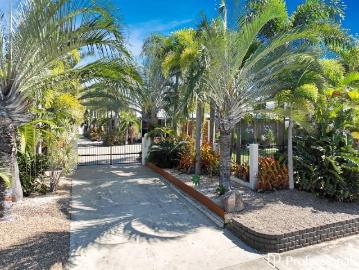 SPACIOUS 5 BEDROOM HOME ON EXPANSIVE 2089M2 BLOCK A TRUE FAMILY OASIS WITH SPACE GALORE!