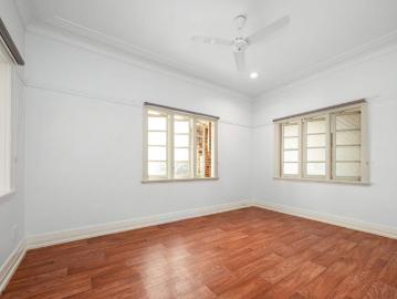 Spacious 5 Bedroom Home Prime Taringa Location