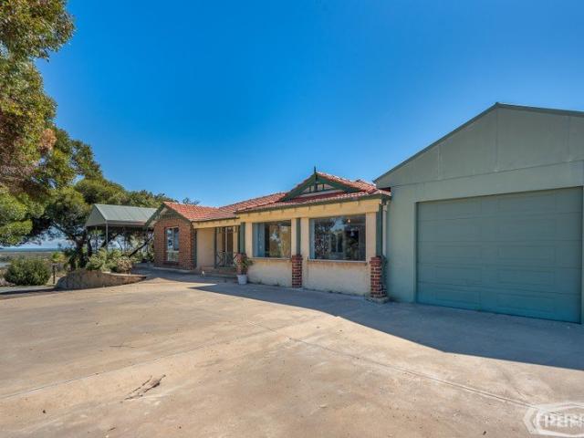 Spacious 5 Bedroom Home set in natural bushland