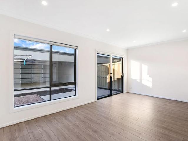 Spacious 5 Bedroom Living in the Heart of Mambourin