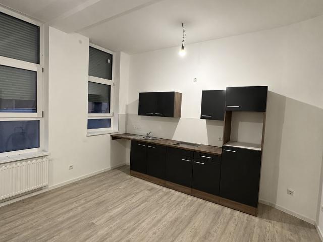 Spacious 5 Bedroom Shared Apartment with Eat in Kitchen near University & Jungbusch