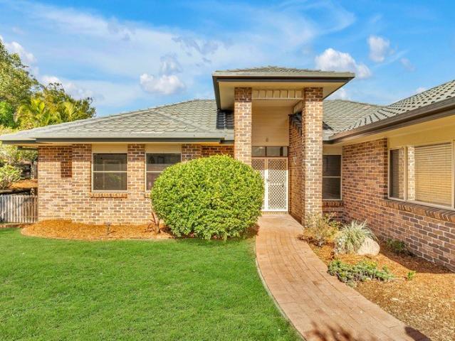 Spacious 5 Bedroom Single Level Family Living on 2,001sqm!