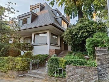SPACIOUS 5 BEDROOM VILLA ON TREE LINED AVENUE, BOITSFORT