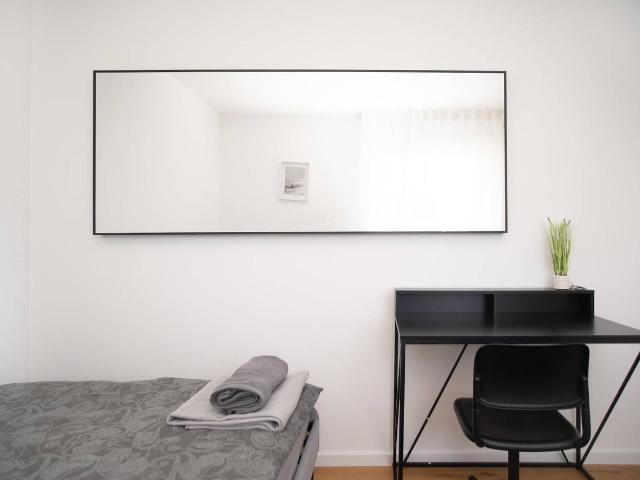 Spacious 5 Room Apartment I 2 Bathrooms I Ideal for Teams & Groups, Munchen Amsterdam Apartments for Rent