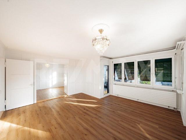 Spacious 5.5 room maisonette with single family home character in a central location