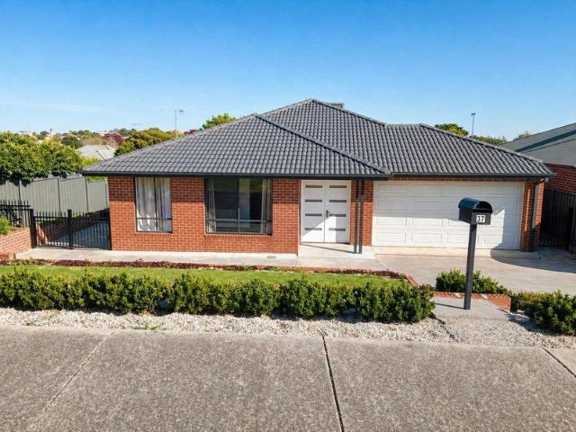 Expansive 5BR Family Home on 871m² | North Facing Backyard | Premium Spotted Gum Flooring