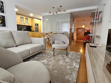 Spacious 60m² Modern Studio 300m from Beach