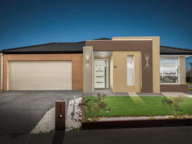 Spacious 6 Bed Family Living in heart of Wyndham Vale!