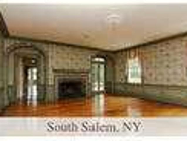 Spacious 6 bedroom, 6 bath. Washer/Dryer Hookups!