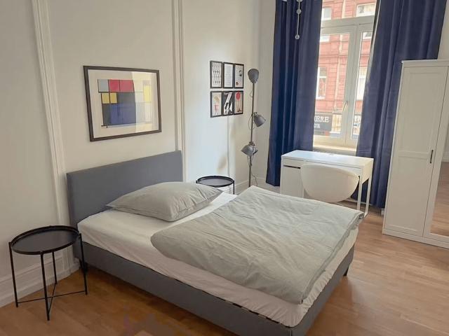 Spacious 6 bedroom apartment in Münchener, Frankfurt Amsterdam Apartments for Rent