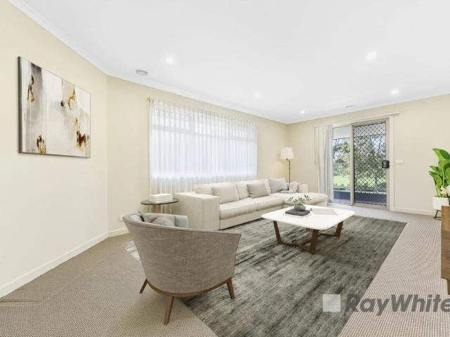Spacious 6 Bedroom Family Haven In Coveted Location!