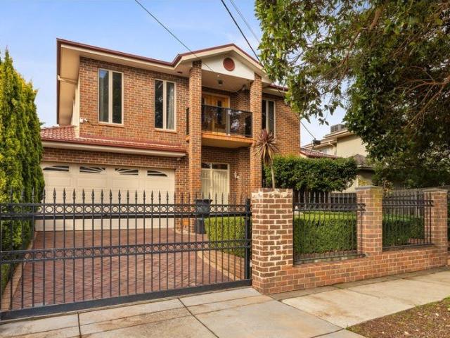 Spacious 6 Bedroom Family Home with Multiple Living Areas