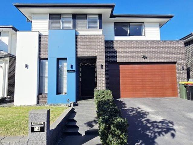Spacious 6 Bedroom Family Home with Solar!