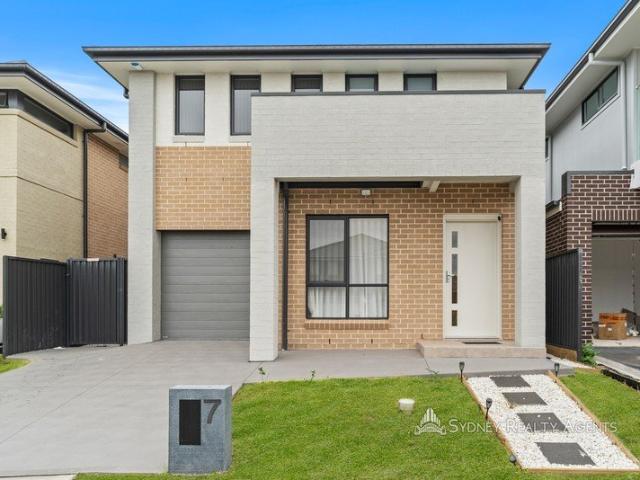 Spacious 6 Bedroom Family Residence + Study