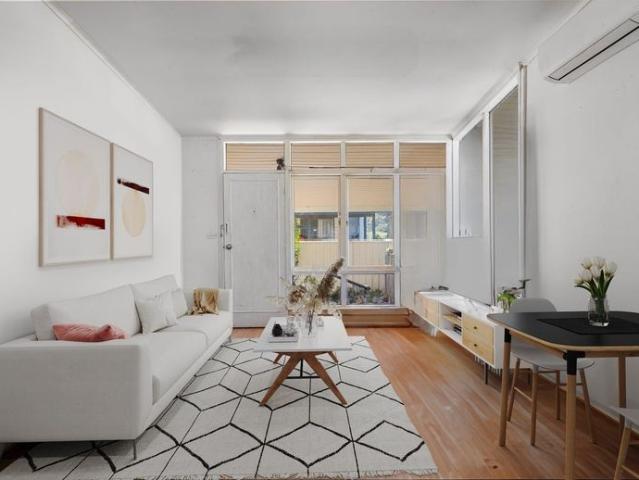 Spacious 6 Bedroom House for Rent in Miller
