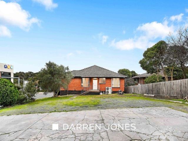 Spacious 6 Bedroom Home in the Heart of Greensborough