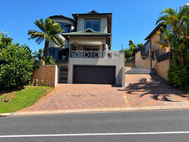 Spacious 6 Bedroom Home in Sought After Somerset Park For Let
