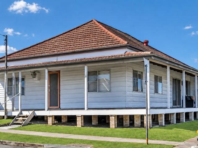 Spacious 7 Bedroom, 2.5 Bathroom Share Home