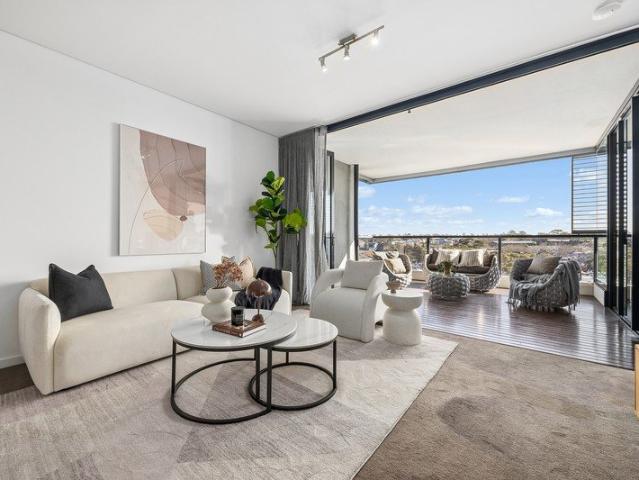 Spacious 80sqm One Bedroom plus Study in Trio