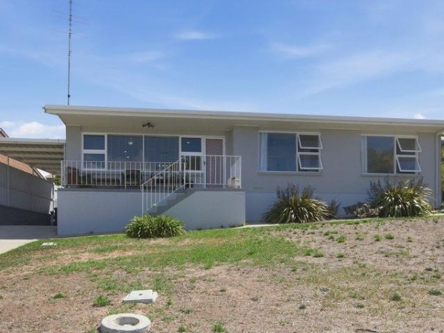 Spacious 836m² Allotment, Park across the road, Sea and City views, fantastic Location