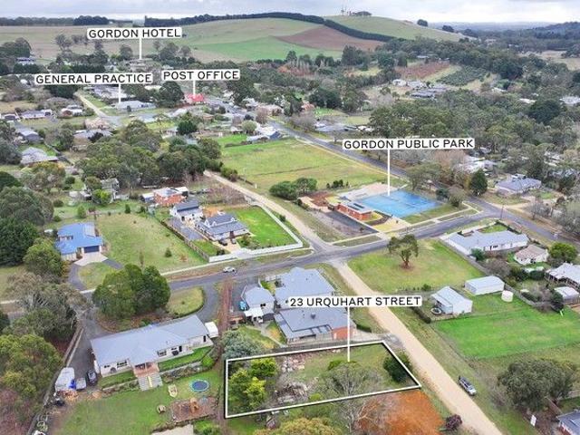 Spacious 956m² Allotment in Prime Gordon Location!