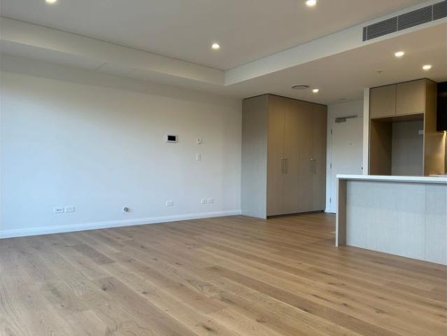 SPACIOUS 103SQM TWO BEDROOM APARTMENT WITH LARGE ENTERTAINING BALCONY!