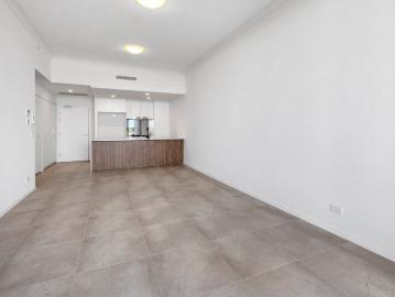 Spacious 106m2 East Facing Ground Floor Apartment With Amenities at Your Doorstep