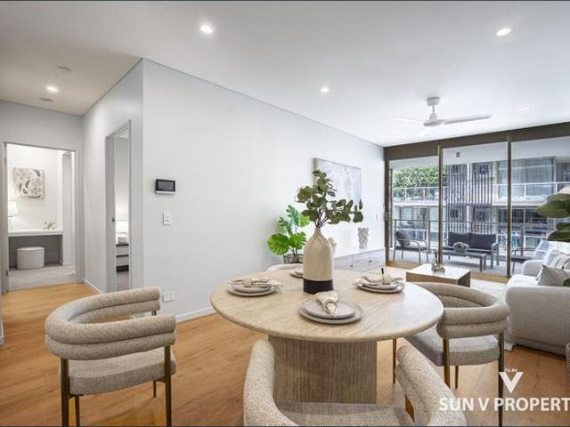 Spacious 113m² Modern Apartment in Prime West End Location