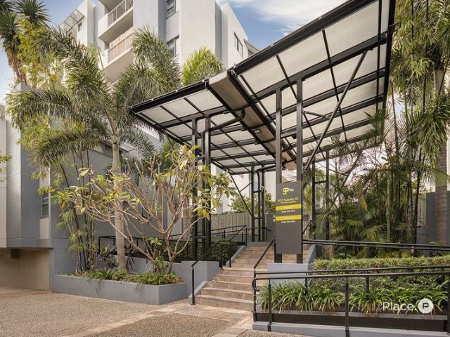 Spacious 115 sqm Two Bedroom Apartment 2 Kilometres from Brisbane CBD