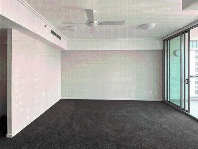 Spacious 12th Level Apartment with Hamilton Lifestyle at Your Doorstep