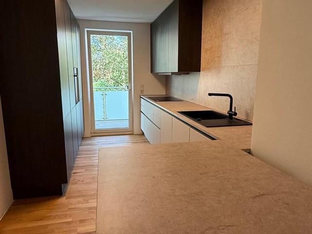 Spacious 143 m² Apartment in Bad Cannstatt – Newly Renovated Kitchen & Bathrooms, Partly Furnished